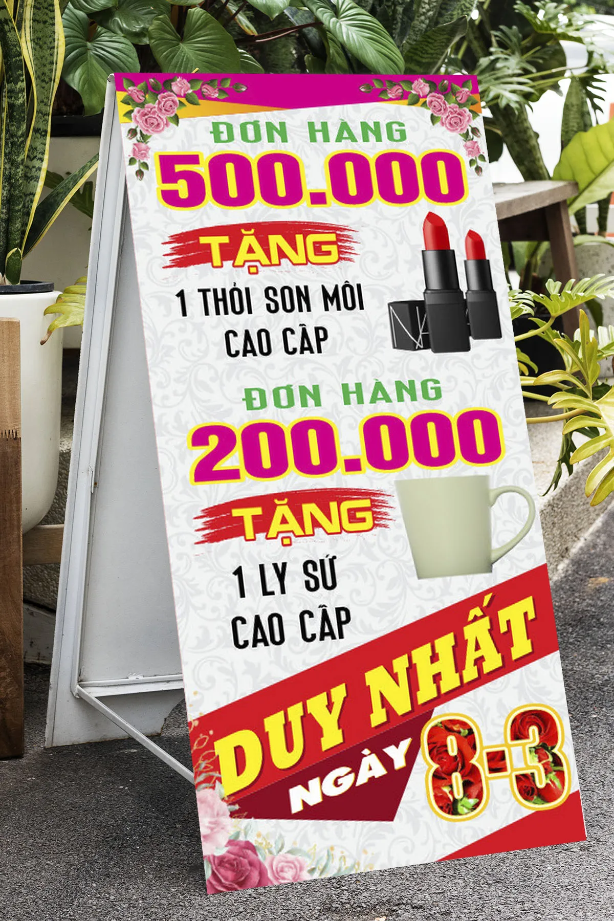 Mẫu Thiết Kế Standee Quảng Cáo Ưu Đãi Ngày 8/3 Hấp Dẫn: Tặng Son Môi & Ly Sứ Cao Cấp